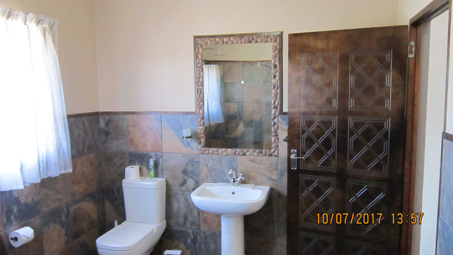 Bathroom 3, Votadini Country Cottages, West Rand