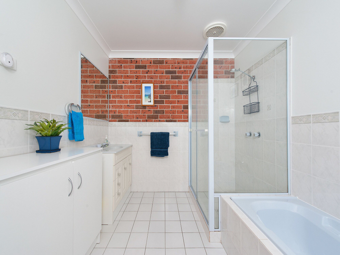 Bathroom 3, Little Rocky at Fingal Bay, Port Stephens