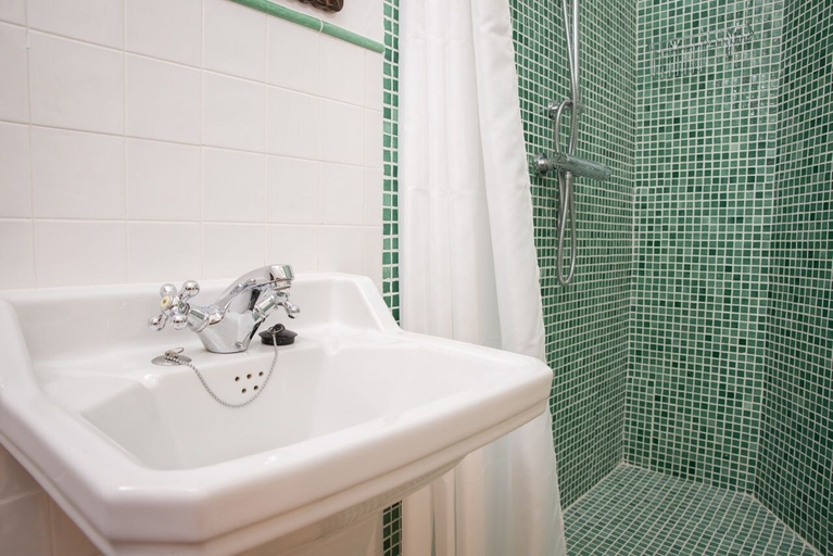 Bathroom, Apartamento Adarve, Cáceres
