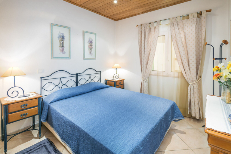 Bedroom 2, Private 2 Bed Apartment in Albufeira Old Town, Albufeira