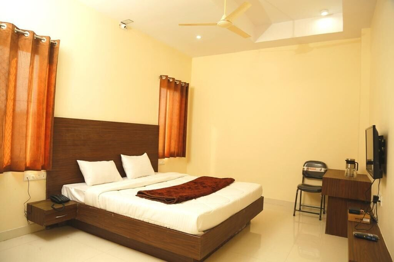 Bedroom 2, Kanha Hotel & Resort, Chittaurgarh