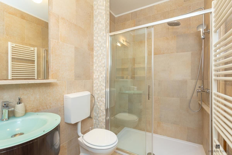 Bathroom 4, Hedera Estate, House Hedera, Pojezerje