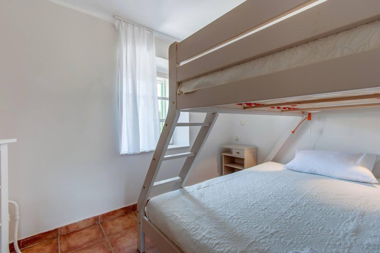 Room 4, Lovely 15th Century Apartment in Osor, Mali Lošinj