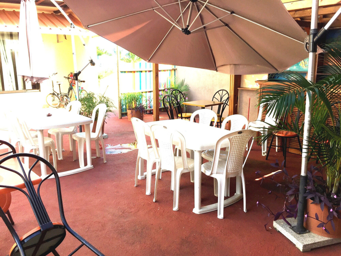Food & Drinks 5, Fully Equipped Apartments 2 Pers for Exciting Holidays 500m From the Beach, Black River