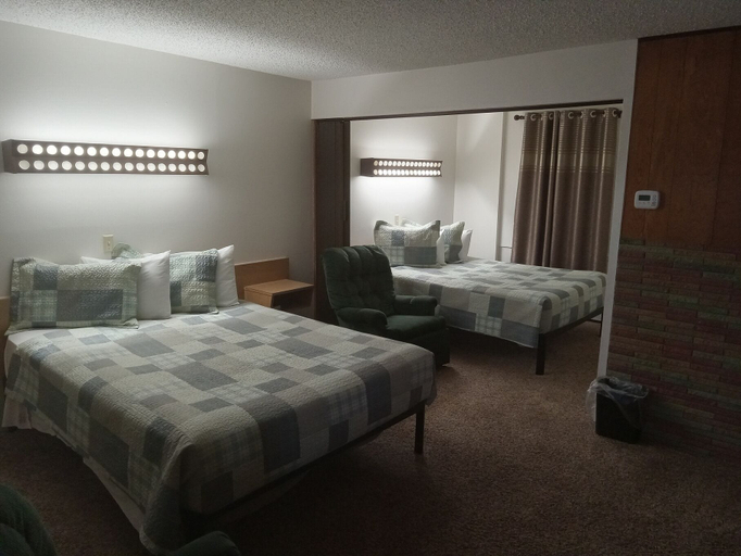 Bedroom 4, Siesta Motel, Hill