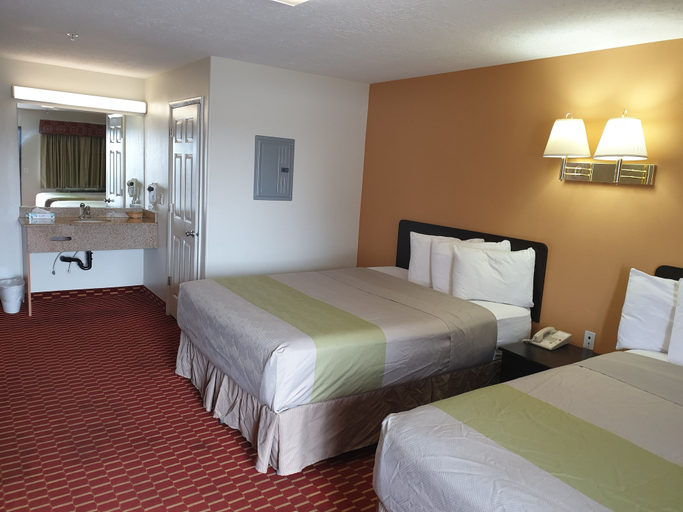 Bedroom 3, Split Mountain Motel, Uintah