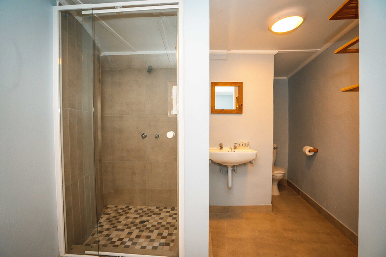 Bathroom 4, Surf Motel, eThekwini