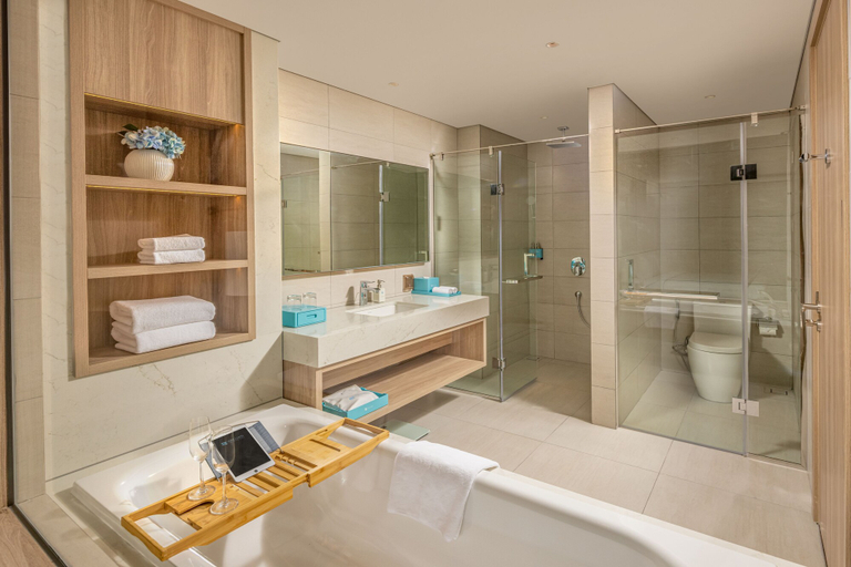 Bathroom 5, A La Carte Ha Long Bay Managed by TASECO, Hạ Long