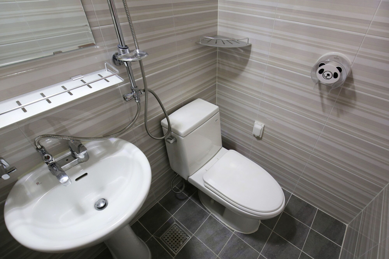 Bathroom 4, Geoje Oasis Hotel, Geoje