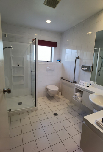 Bathroom 4, Cornwall Motor Lodge, Palmerston North