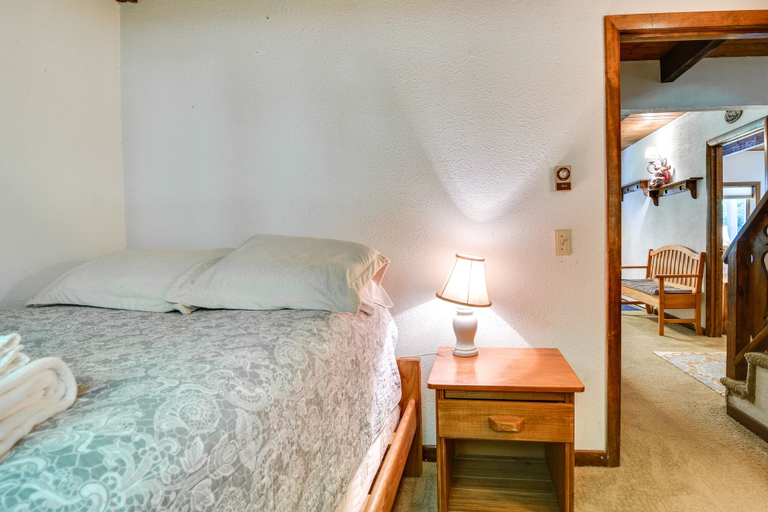 Bedroom 3, Beautiful Chalet ~ 5 Miles to Attitash Mountain, Carroll