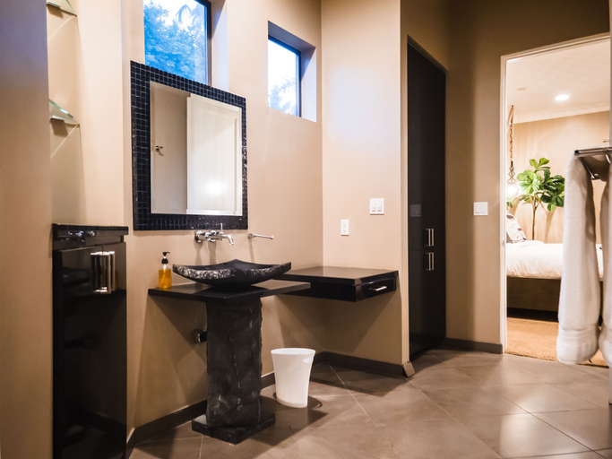 Bathroom 4, The Galvan Estate, Riverside