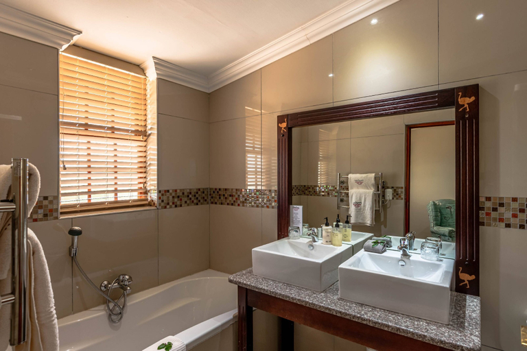 Bathroom 4, Mooiplaas Guesthouse, Eden