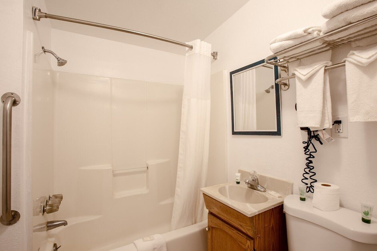 Bathroom 5, Celilo Inn, Coconino