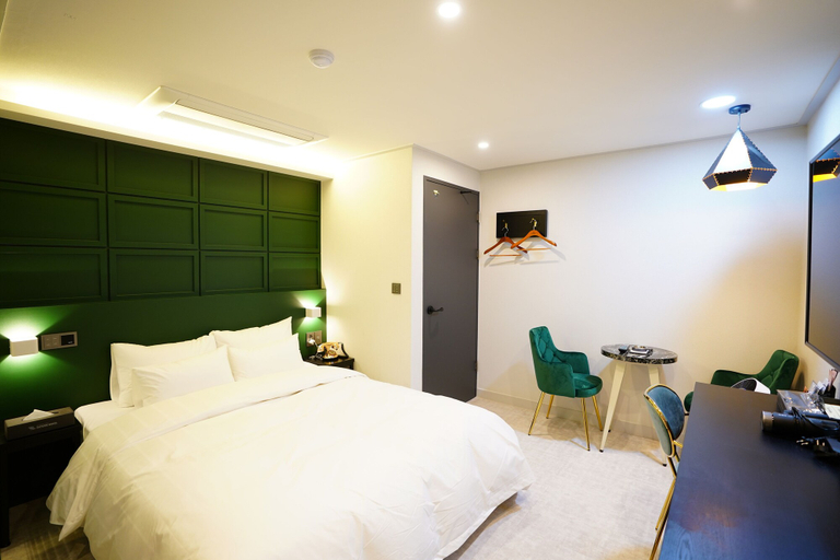 Bedroom 2, Saturn Hotel, Seongdong