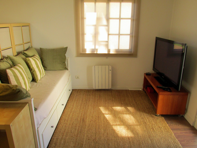 Interior 4, Stunning Studio - Sleeps 4, Pool, Garden & Pets Ok, Cascais