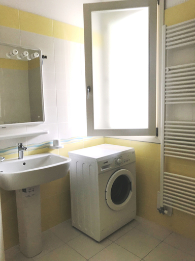 Bathroom sink, Tigli F 6 Su Due Livelli, Ferrara