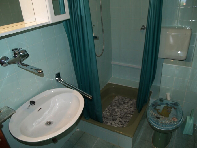 Bathroom, Stunning sea View From one Bedroom Apartment Reno, Preko