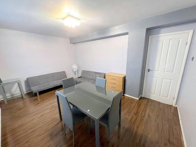 Others 3, Remarkable 2-bed Apartment in London, London