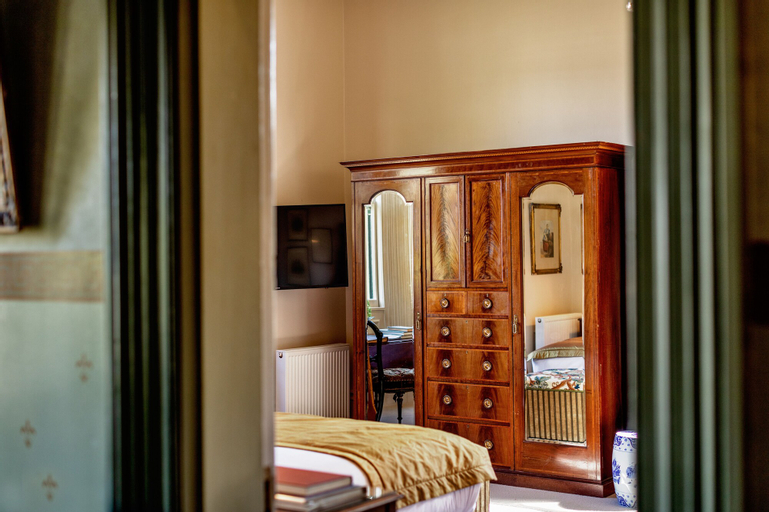 Bedroom 9