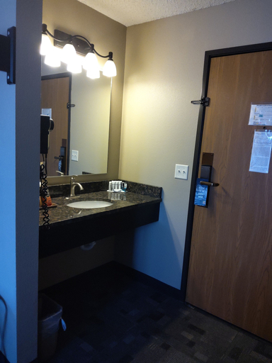 Bathroom 4, Super 8 by Wyndham Estherville, Emmet