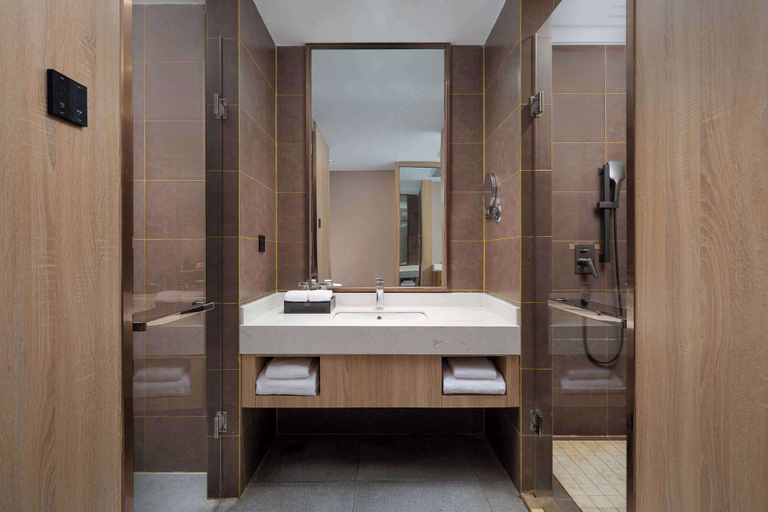 Bathroom 4, Microtel by Wyndham Changsha Yuhua, Changsha