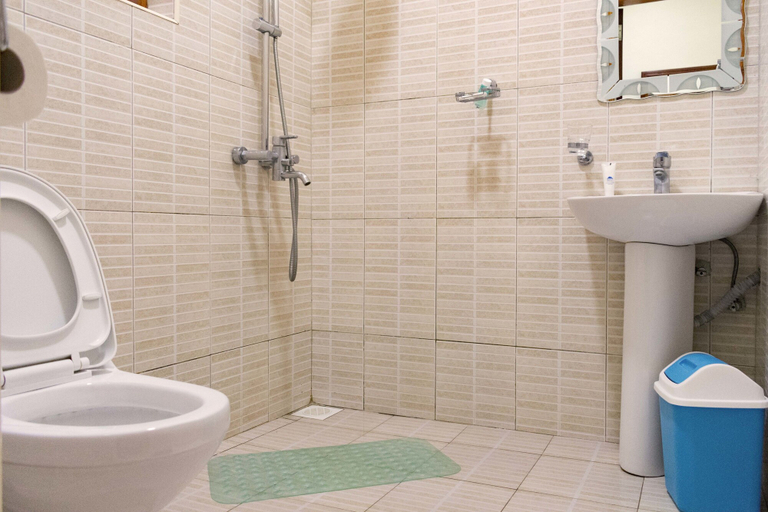 Bathroom 4, Kalya Courts Hotel, Fort Portal