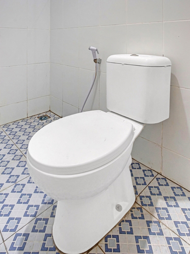 Bathroom 4, OYO 90399 Box House, Bandar Lampung