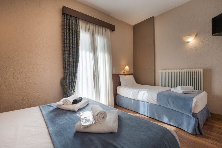 Bedroom 3, Arahova Inn Hotel, Central Greece