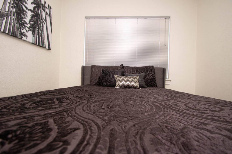 Bedroom 5, Honeymoon in Hotsprings, Garland