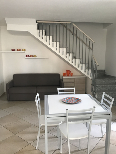 In-room dining 5, Tigli F 6 Su Due Livelli, Ferrara