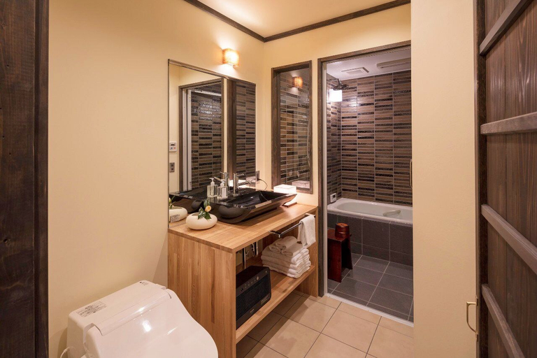 Bathroom 4, Hanakagari, Kyoto