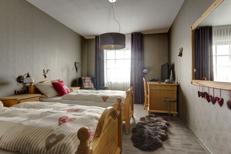 Bedroom 2, Hotel Sportalm Gipfelglück, Märkischer Kreis