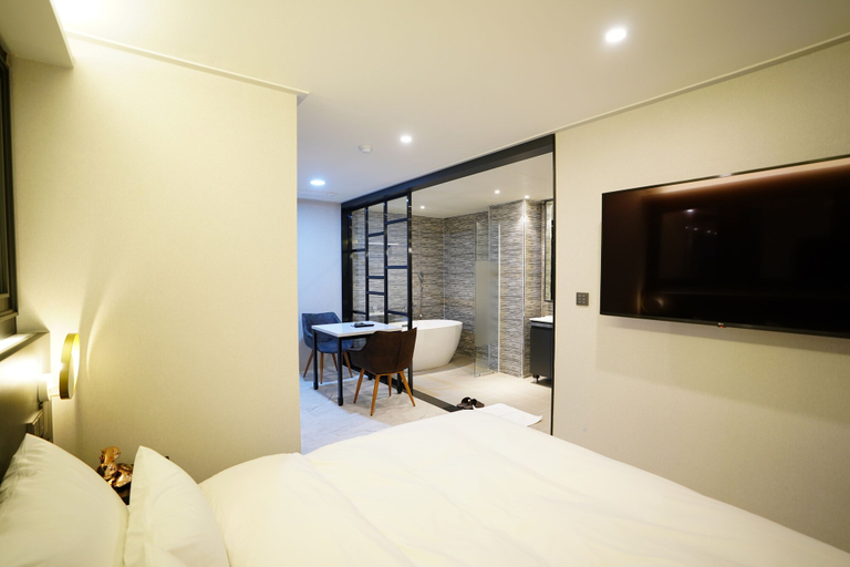 Bedroom 2, Saturn Hotel, Seongdong