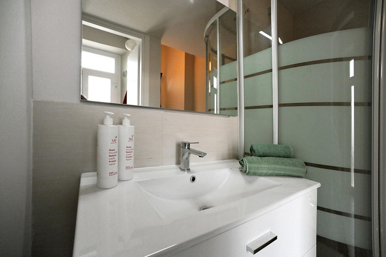 Others 2, Modern Apartment in Lingotto Area, Torino
