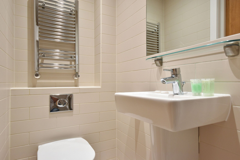 Bathroom 3, St James House Serviced Apartments by Concept Apartmentsv, London