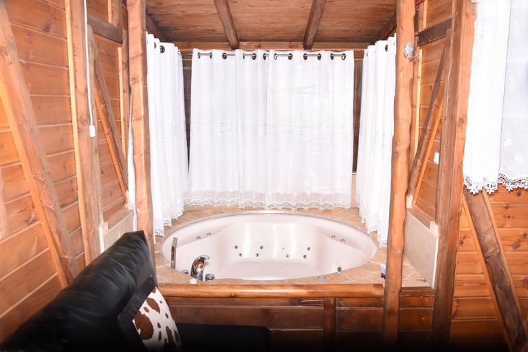 Bathroom 3, Lake Mansion