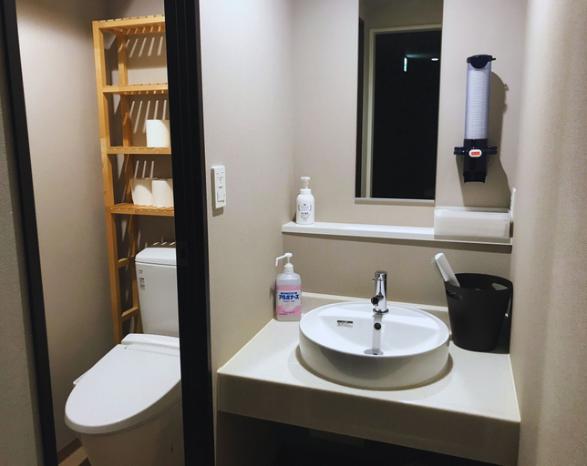 Bathroom 5, Beagle Tokyo Hostel and Apartments, Ōta