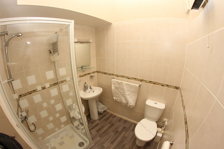 Bathroom 3, Parterre Holiday Apartments, Isle of Wight