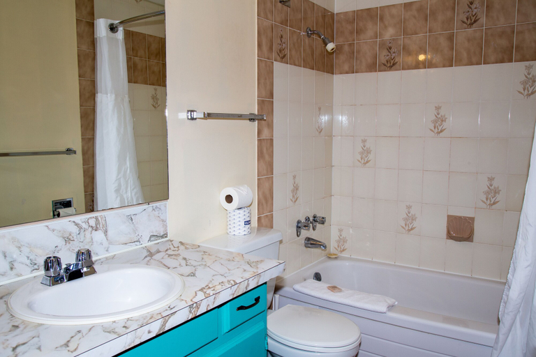 Bathroom 3, Bowmont Motel, Okanagan-Similkameen