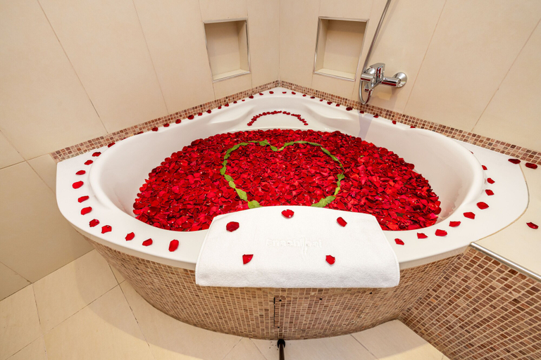 Bathroom 5, Enashipai Resort & Spa, Naivasha