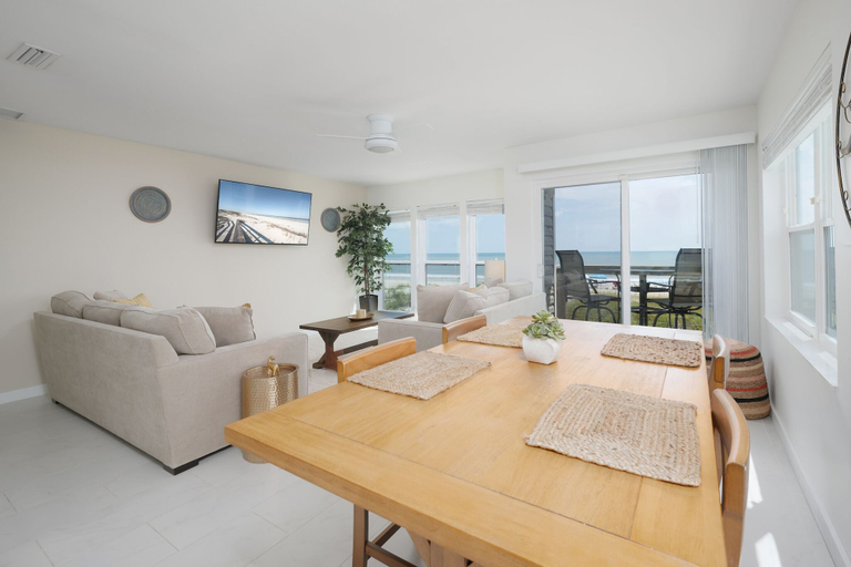 Others 1, Surfside Six F, Saint Johns