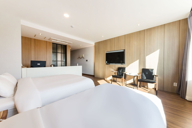 Bedroom 2, Incheon Hotel Bluemarine, Jung