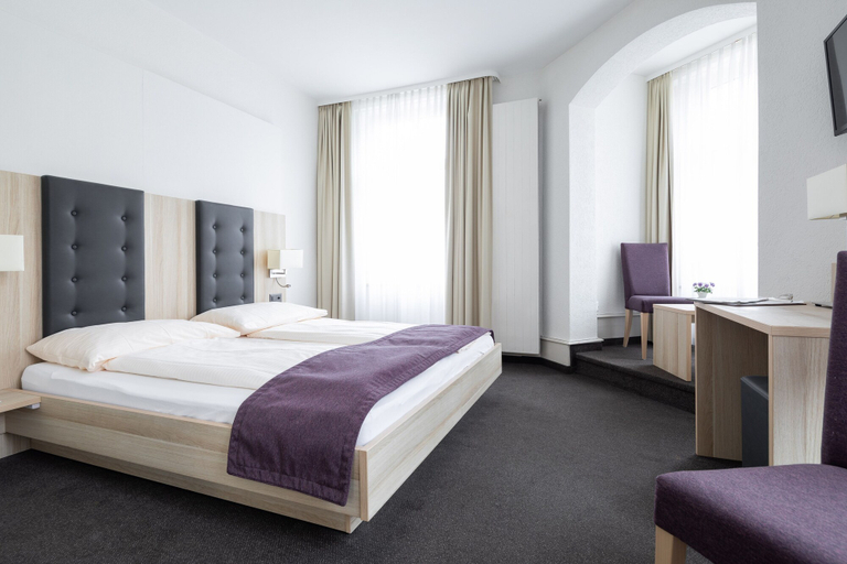 Bedroom 3, Hotel Lötschberg, Interlaken