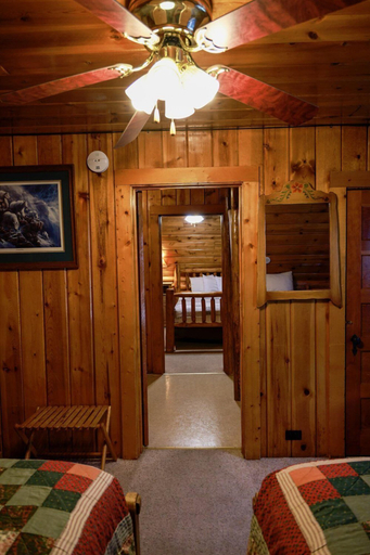Others 4, Twin Pines Lodge & Cabins, Fremont
