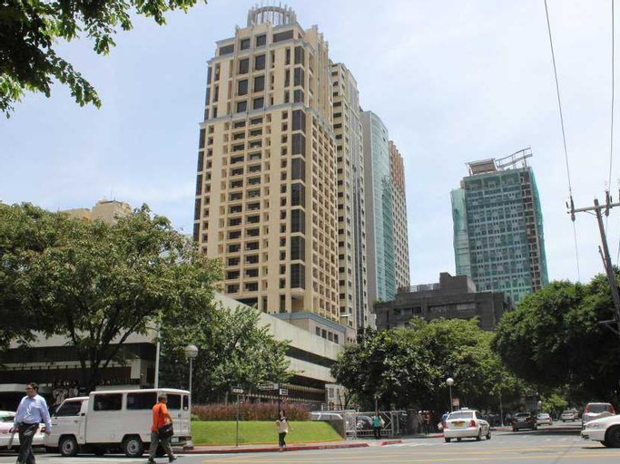 Mosaic Tower by Funsho Vacation Homes, Makati City
