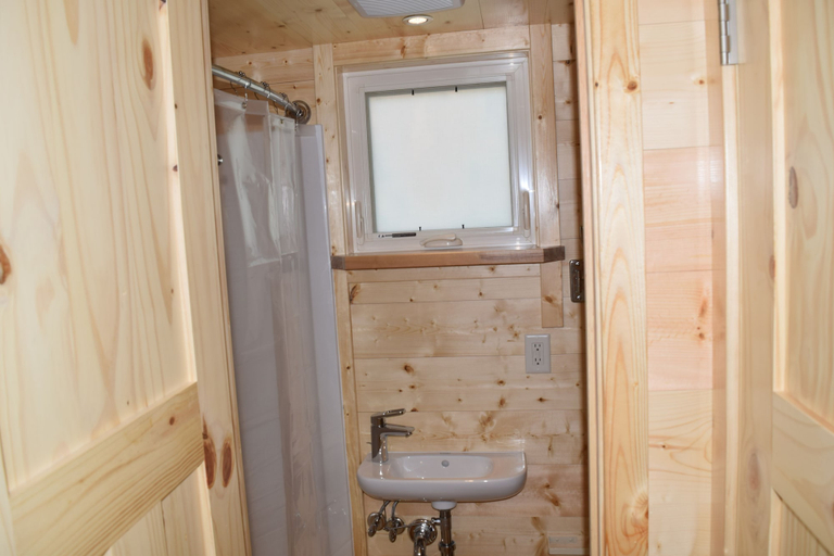 Bathroom, Redwood Cabins, Custer
