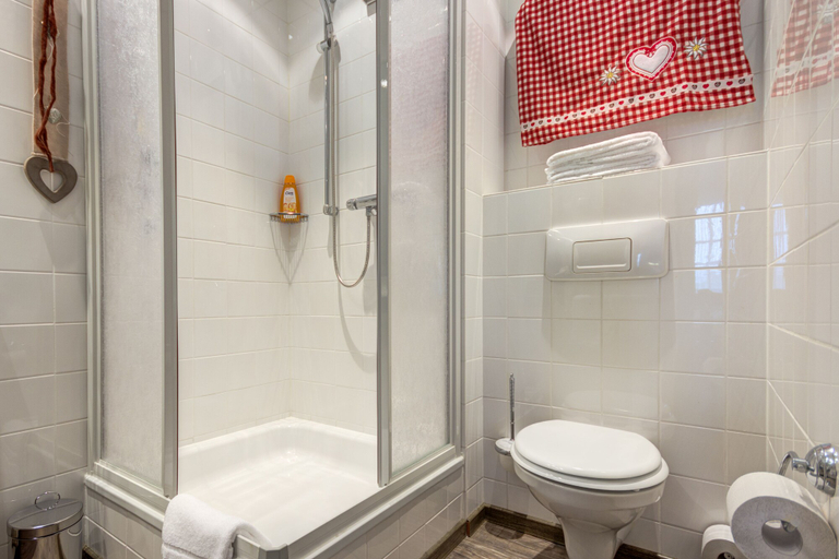 Bathroom 3, Hotel Sportalm Gipfelglück, Märkischer Kreis
