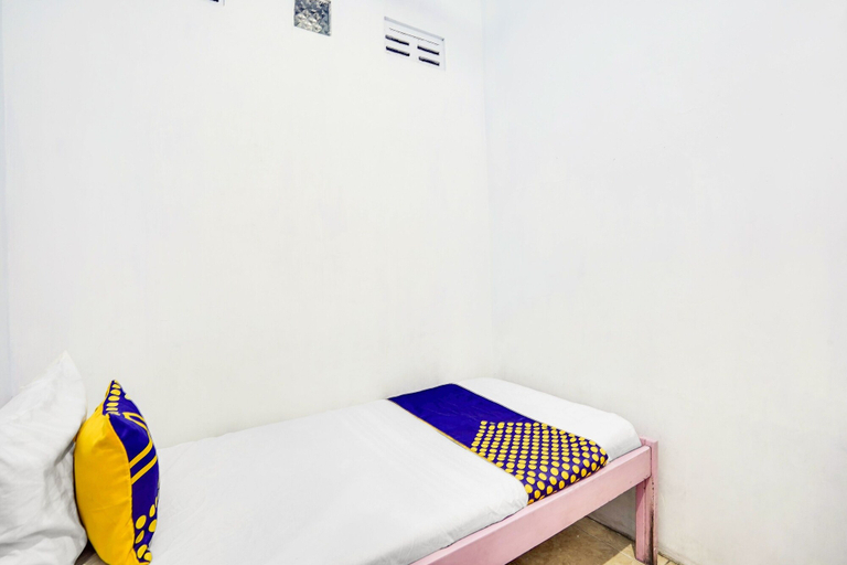Bedroom 4, OYO Life 91626 Rr Kost Putri Syariah, Lumajang