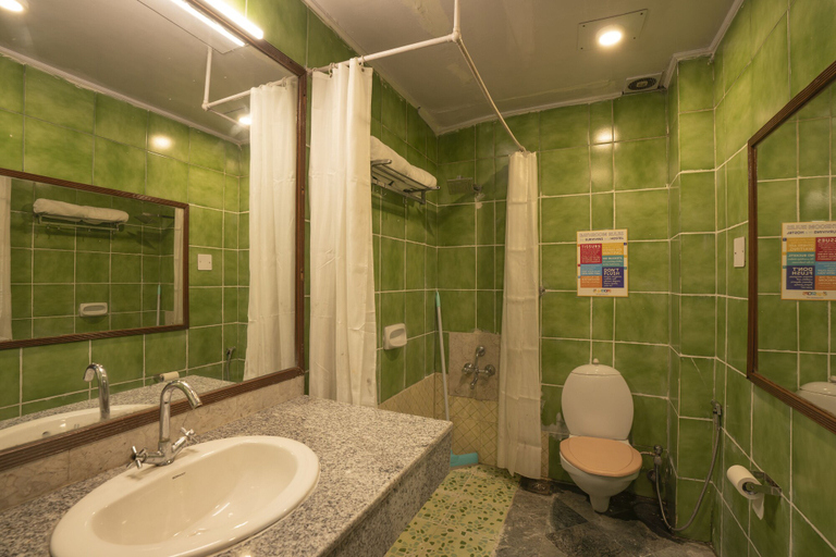 Bathroom 3, goSTOPS Mussoorie, Picture Palace, Dehradun